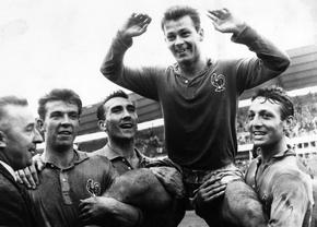 Just Fontaine, una dintre marile legende ale Franței, s-a stins în această dimineață. E golgheterul suprem la un Campionat Mondial