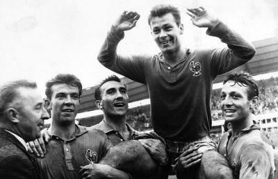 Just Fontaine, una dintre marile legende ale Franței, s-a stins în această dimineață. E golgheterul suprem la un Campionat Mondial
