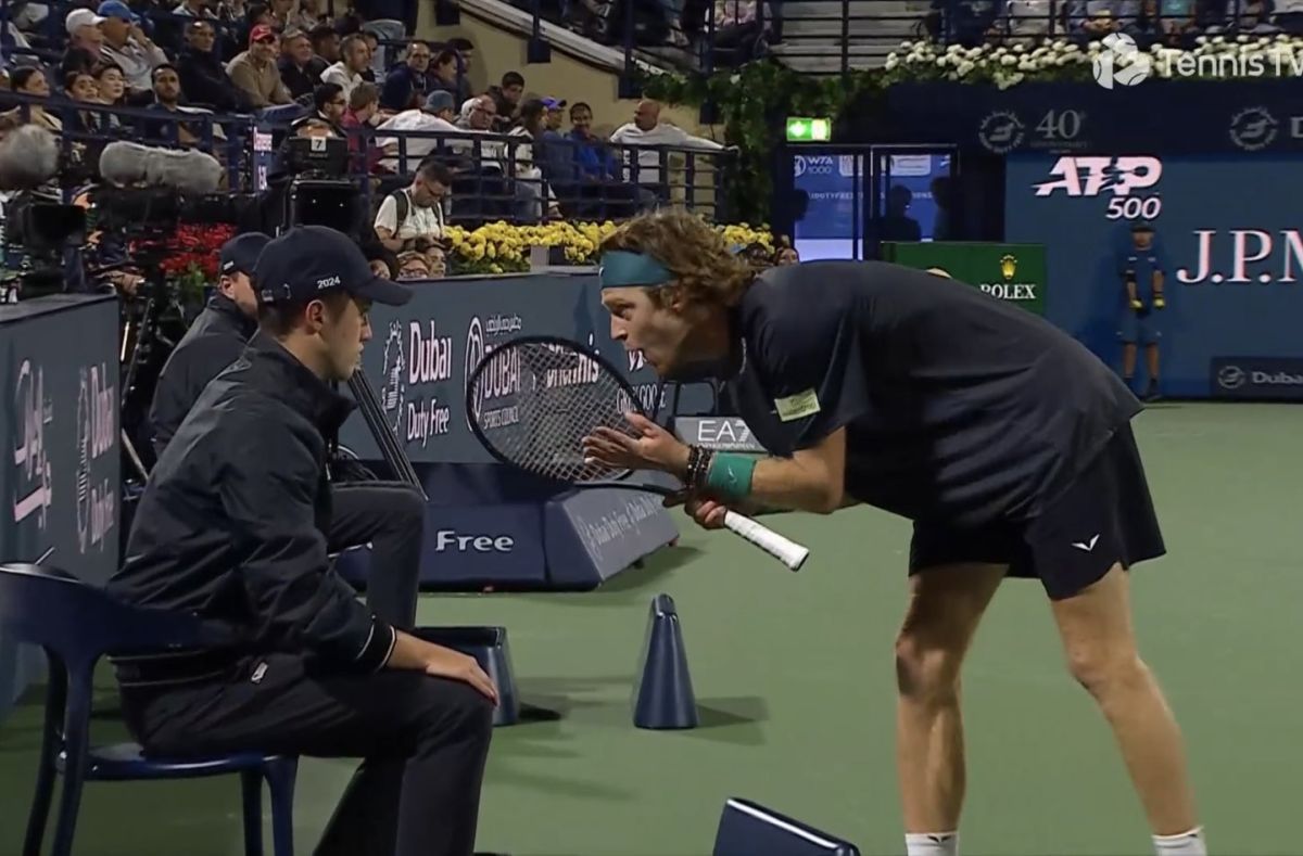 Scene incredibile în semifinala de la ATP Dubai » Rusul Rublev, descalificat la 6-5 în decisiv din cauza unui gest reprobabil