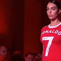 Georgina Rodriguez (30 de ani) a pășit pe podium într-o rochie specială, cu numele lui Cristiano Ronaldo, numărul 7 și autograful starului de la Al Nassr