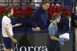 Scene incredibile în semifinala de la ATP Dubai » Rusul Rublev, descalificat la 6-5 în decisiv din cauza unui gest reprobabil