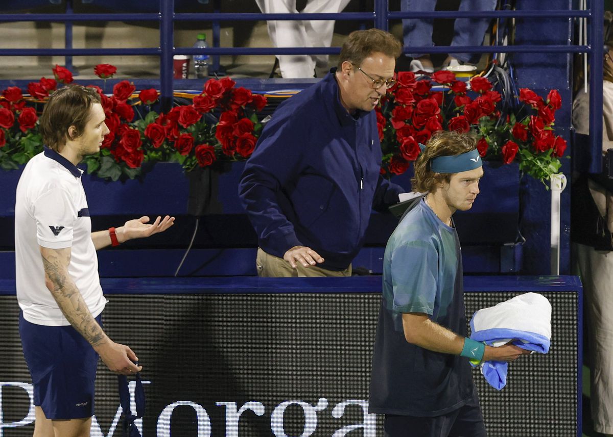 Scene incredibile în semifinala de la ATP Dubai » Rusul Rublev, descalificat la 6-5 în decisiv din cauza unui gest reprobabil