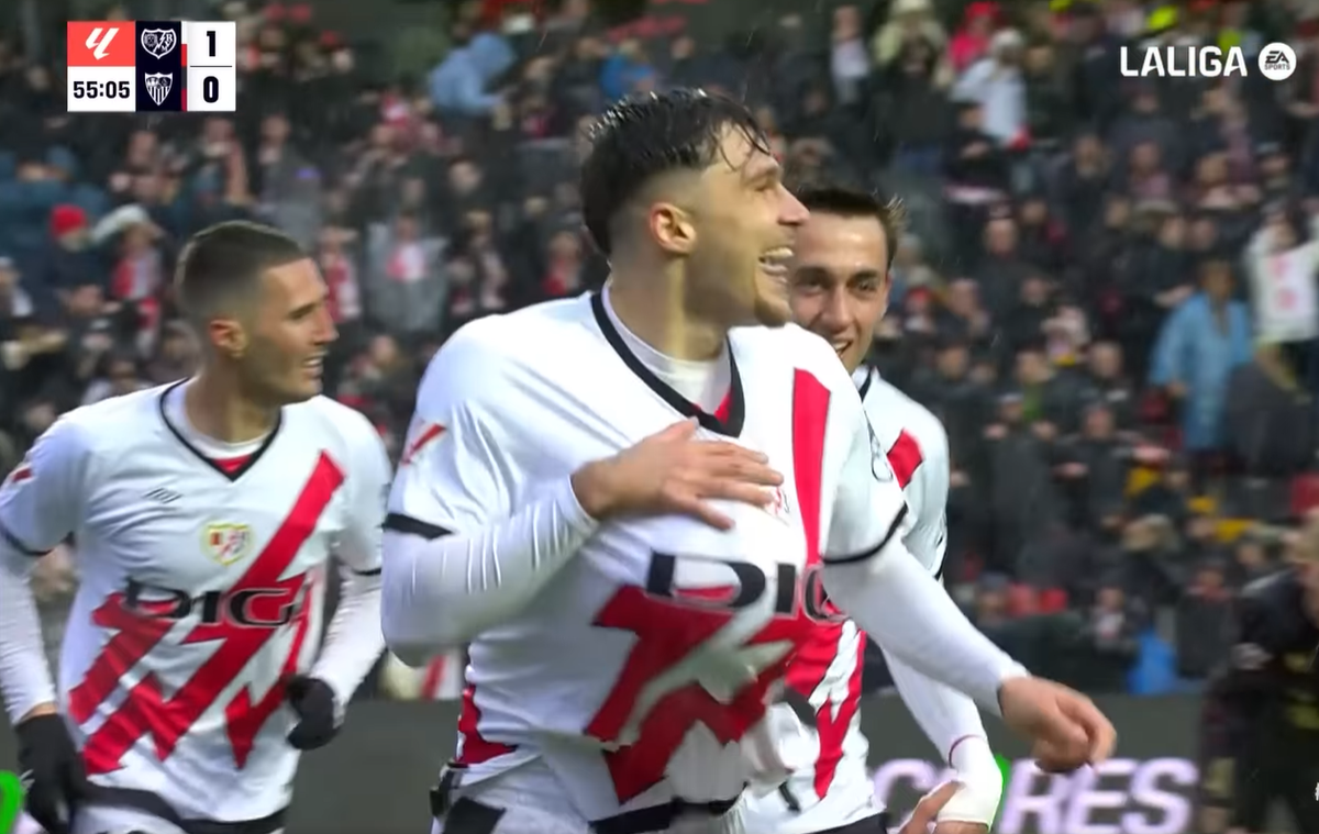 Andrei Rațiu explică reușita de generic din Rayo Vallecano - Sevilla: „Abia ce primisem mingea și deja mă gândeam să șutez”