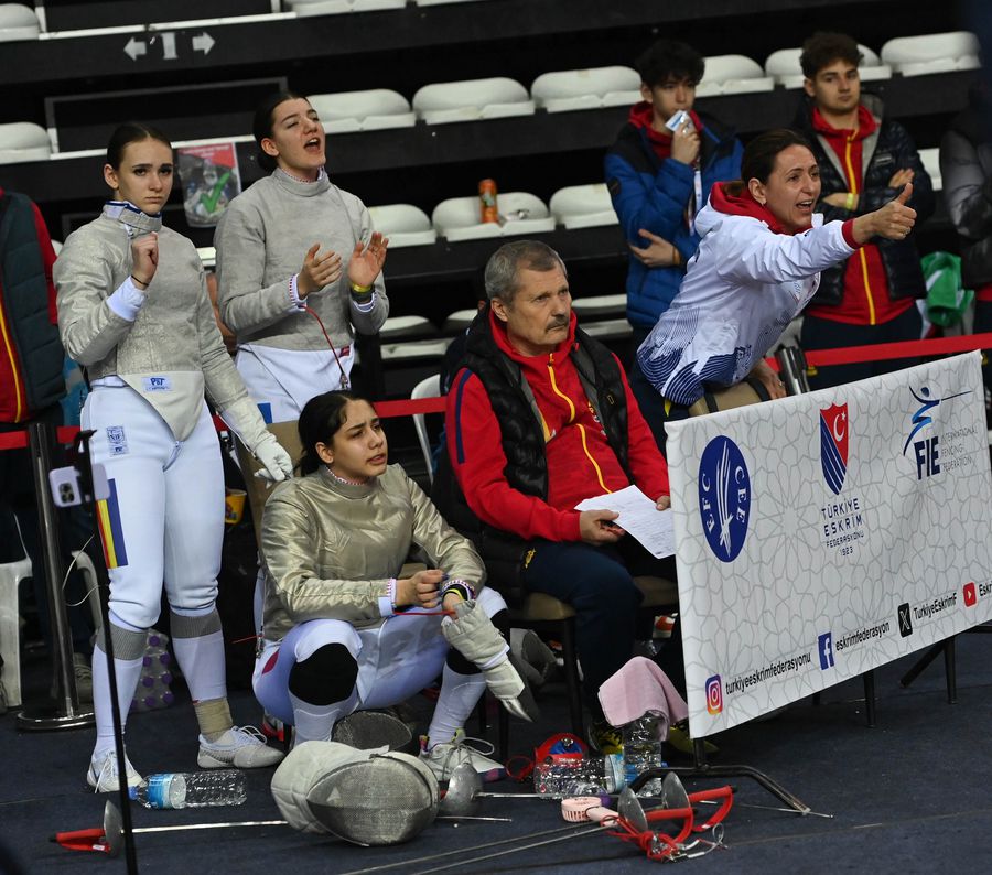 Echipa feminină de sabie a României, medalie de aur la CE pentru juniori