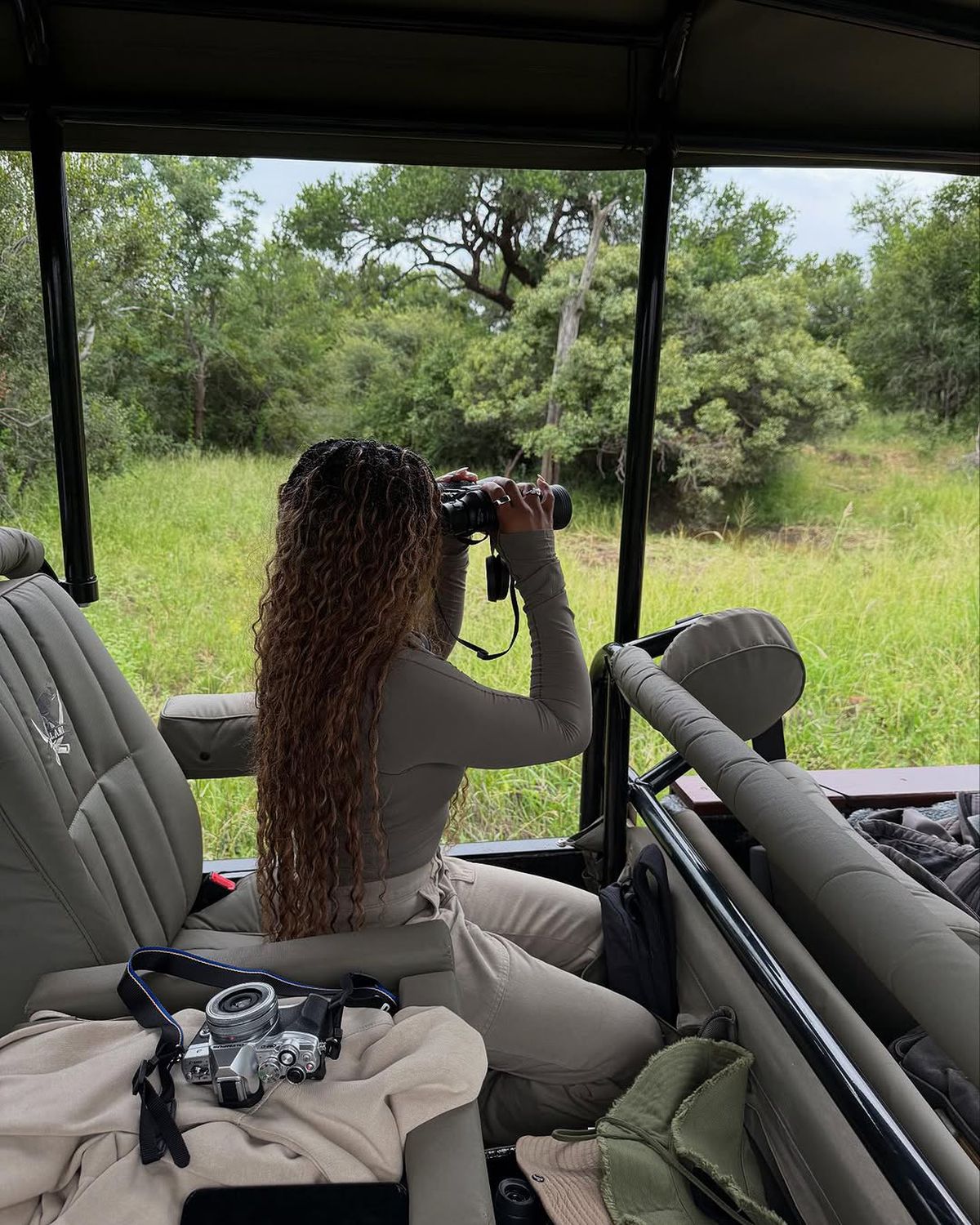 Simone Biles, lună de miere în Africa de Sud, printre lei și elefanți: „Aproape că am făcut pe mine”