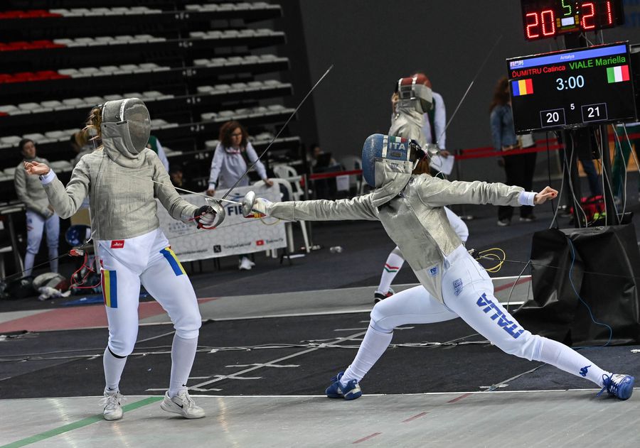 Echipa feminină de sabie a României, medalie de aur la CE pentru juniori