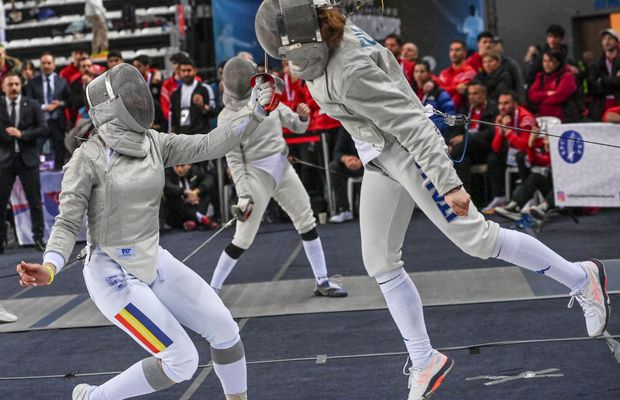Echipa feminină de sabie a României, medalie de aur la CE pentru juniori
