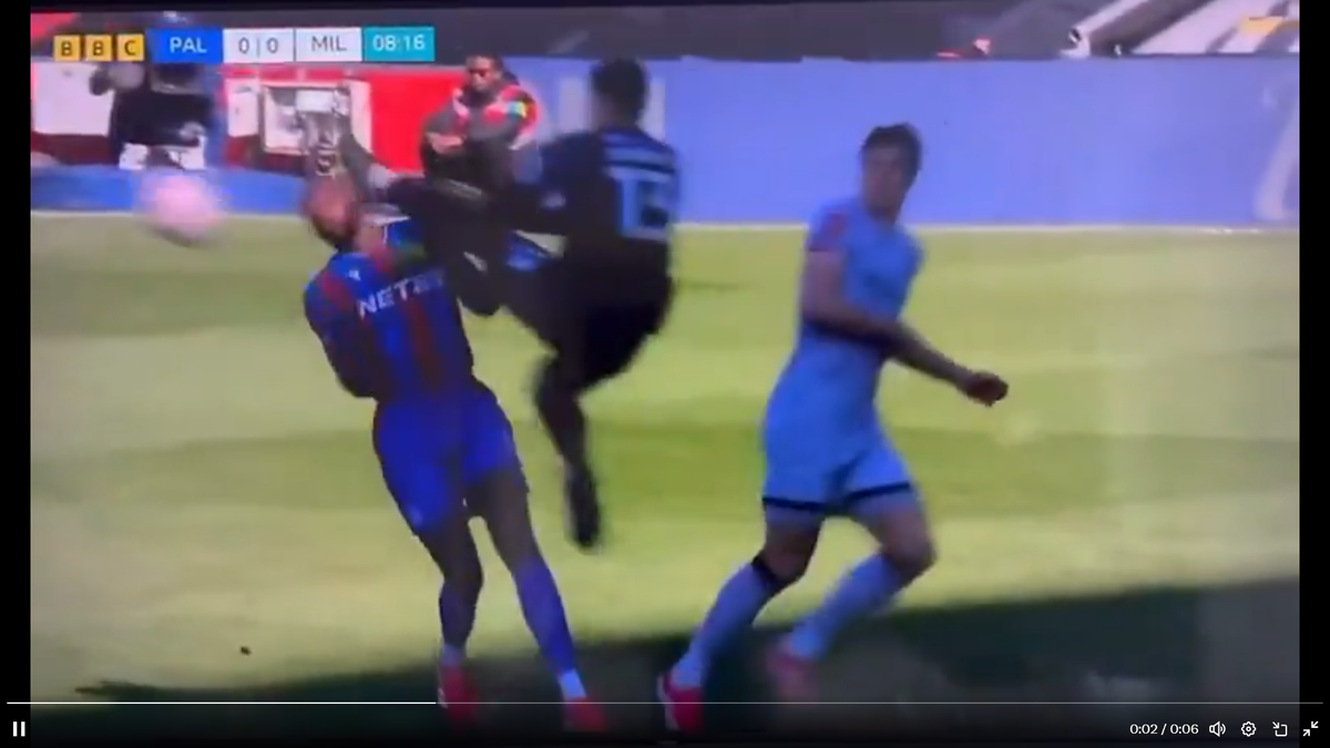Accidentare horror în Cupa Angliei! Fotbalistul lui Crystal Palace, lovit cu crampoanele în cap: a părăsit terenul pe targă și a avut nevoie de oxigen