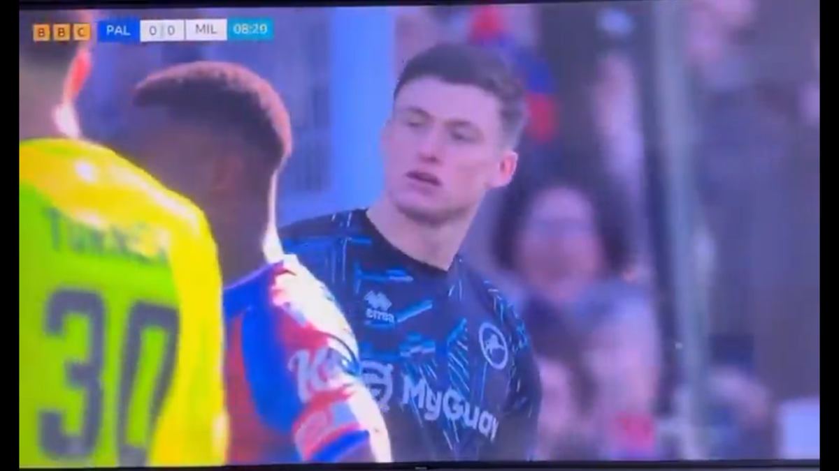 Accidentare horror în Cupa Angliei! Fotbalistul lui Crystal Palace, lovit cu crampoanele în cap: a părăsit terenul pe targă și a avut nevoie de oxigen