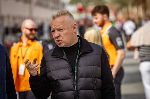 Dmitry Mazepin în paddock în Bahrain Foto: Imago Images