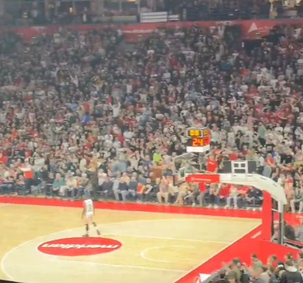 Imagini controversate la meciul dintre Steaua Roșie Belgrad și Zalgiris Kaunas