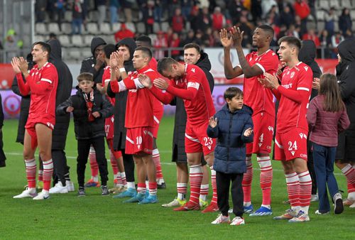 Adrian Caragea, jucătorul lui Dinamo, primul din dreapta/ foto Imago Images