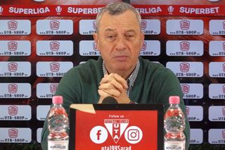 Mircea Rednic, înfruntat în conferință: „De doi ani veniți cu același text. Bateți pasul pe loc” » Antrenorul a încheiat din nou furtunos: „Știți, dar nu spuneți!”