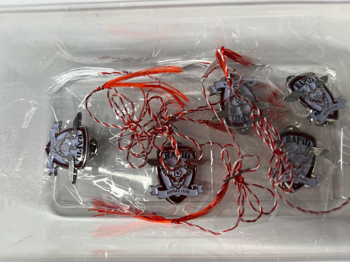 Ce se afla în cele 5 plase aduse de Marius Șumudică în sala de conferințe: „Pregătite de fii-mea”