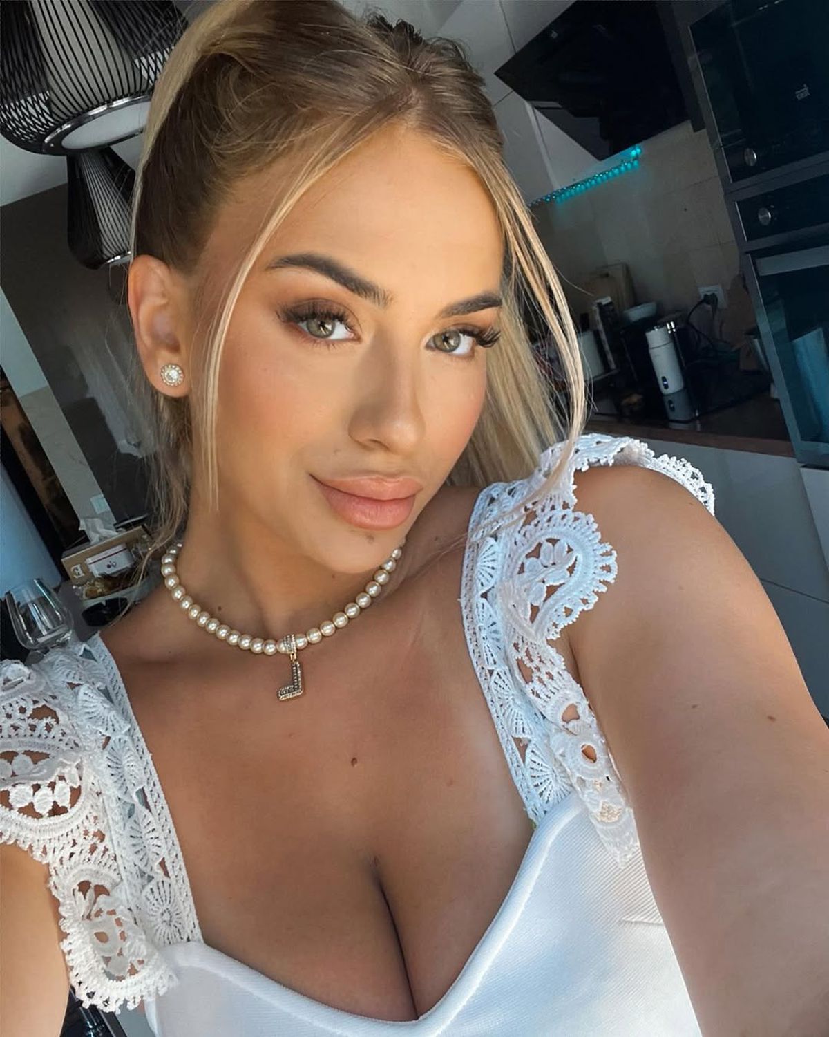 Elvir Koljic nu vine singur în București » Iubita noului atacant de la FCSB este cumnata unui manelist celebru