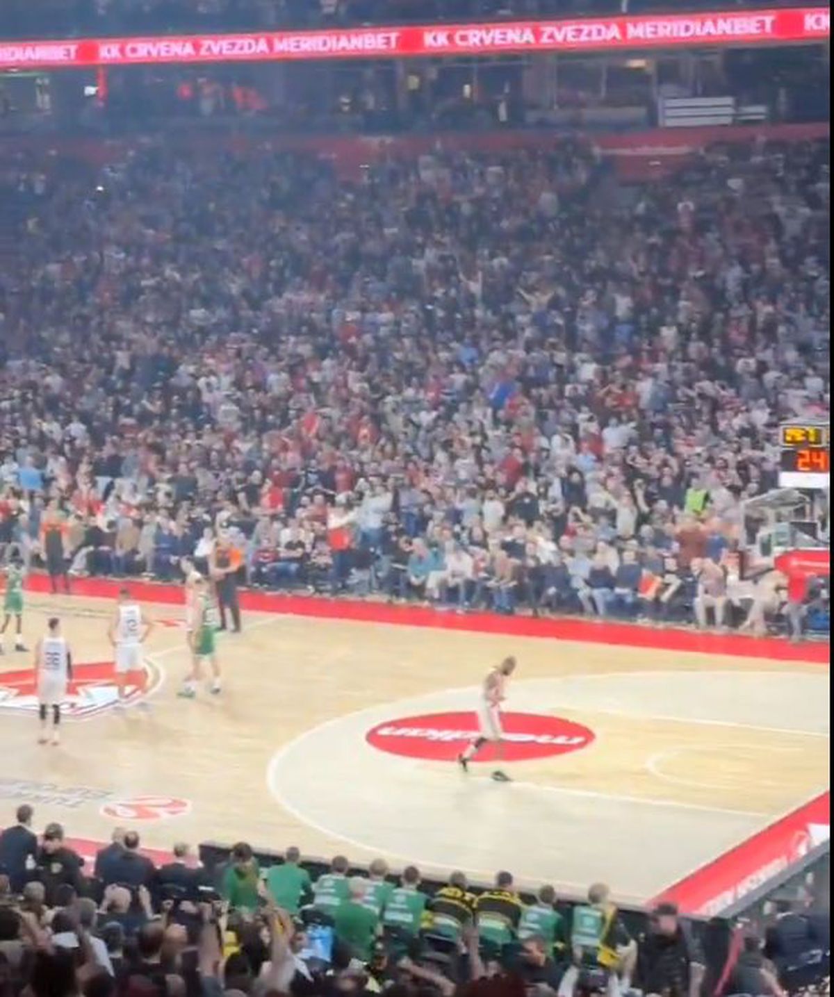 Imagini controversate la meciul dintre Steaua Roșie Belgrad și Zalgiris Kaunas