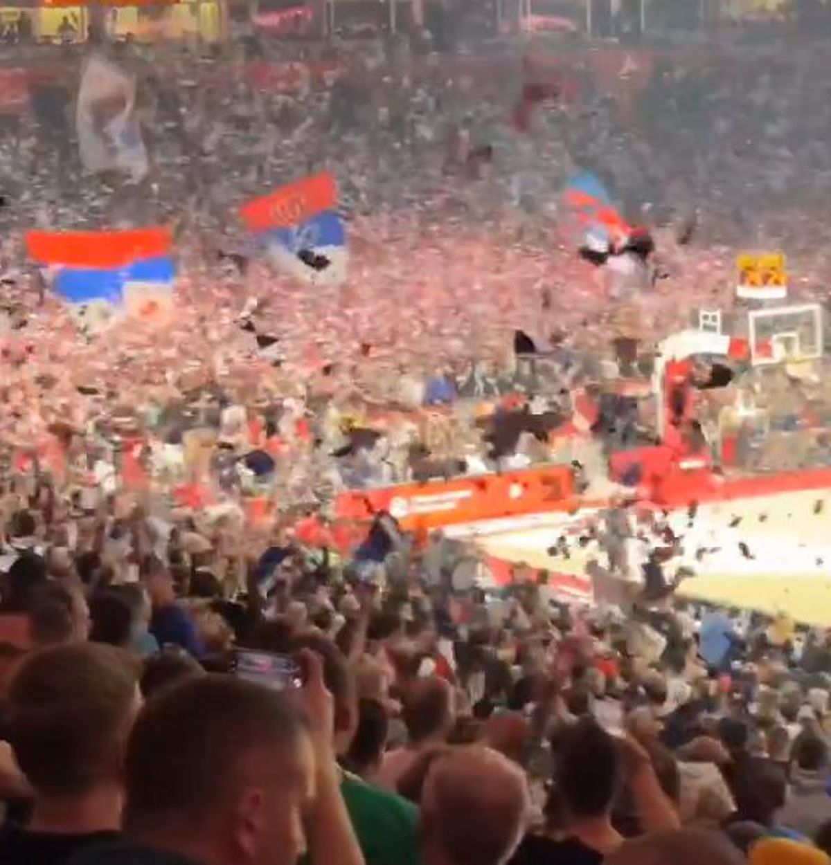 Imagini controversate la meciul dintre Steaua Roșie Belgrad și Zalgiris Kaunas