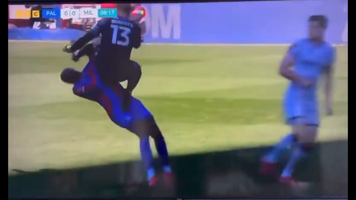 Faza care se putea sfârși tragic: „O intrare TÂMPITĂ! L-aș suspenda de la 10 etape în sus”