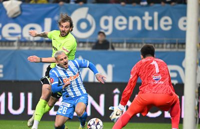 O nouă fază controversată în meciul lui Istvan Kovacs: ce spune expertul contactat de GSP despre penalty-ul cerut de Mitriță în Universitatea Craiova - Farul