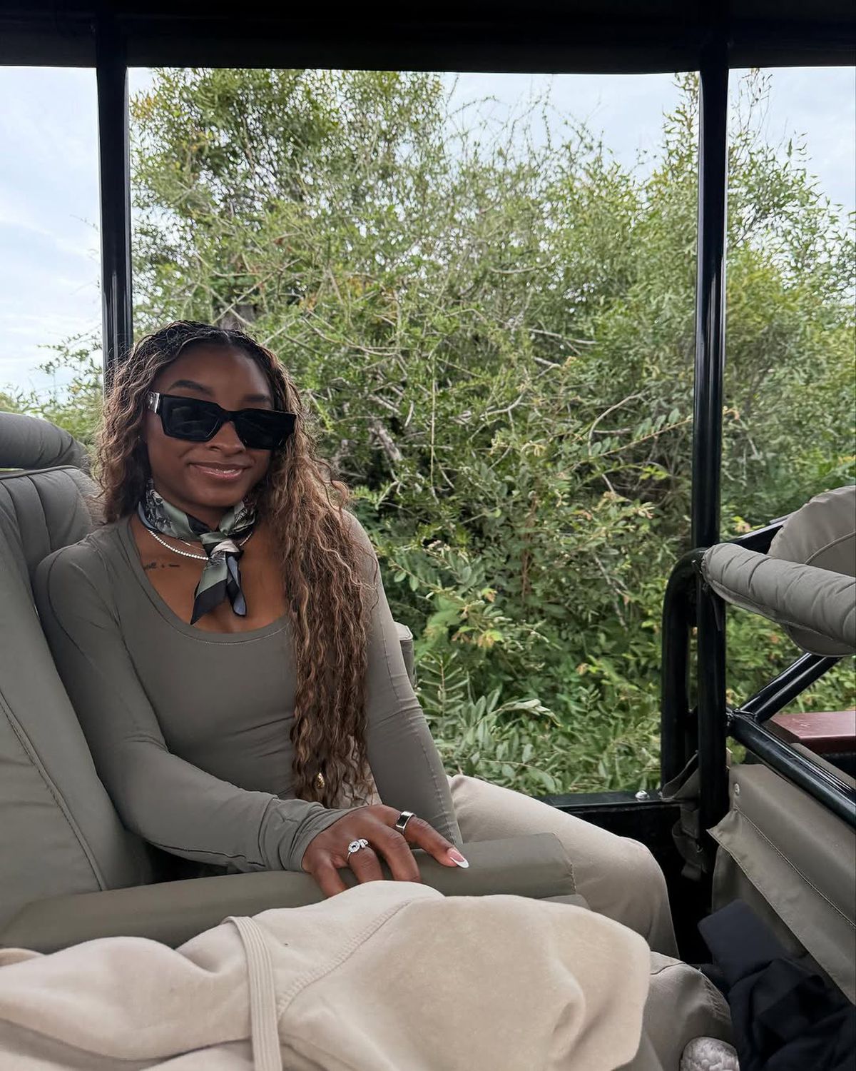 Simone Biles, lună de miere în Africa de Sud, printre lei și elefanți: „Aproape că am făcut pe mine”