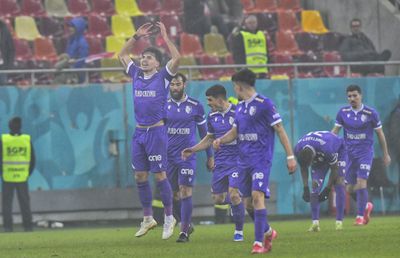 Dinamo - FC Argeș 0-1 » GAME OVER: FCSB e oficial în play-out!! Dinamo a jucat doar o repriză cu FC Argeș, își periclitează șansele la titlu, dar îi semnează sentința marii rivale