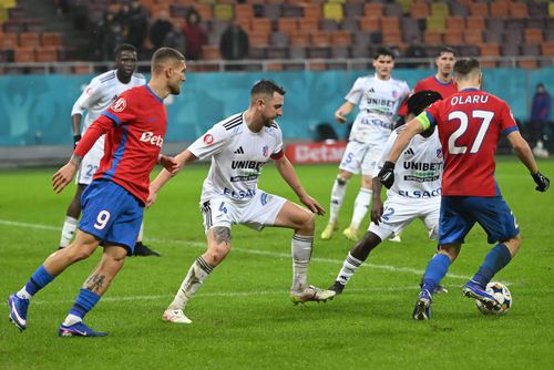 Andrei Miron, cu numărul 4, e la al 8-lea sezon la FC Botoșani, foto: Imago Images