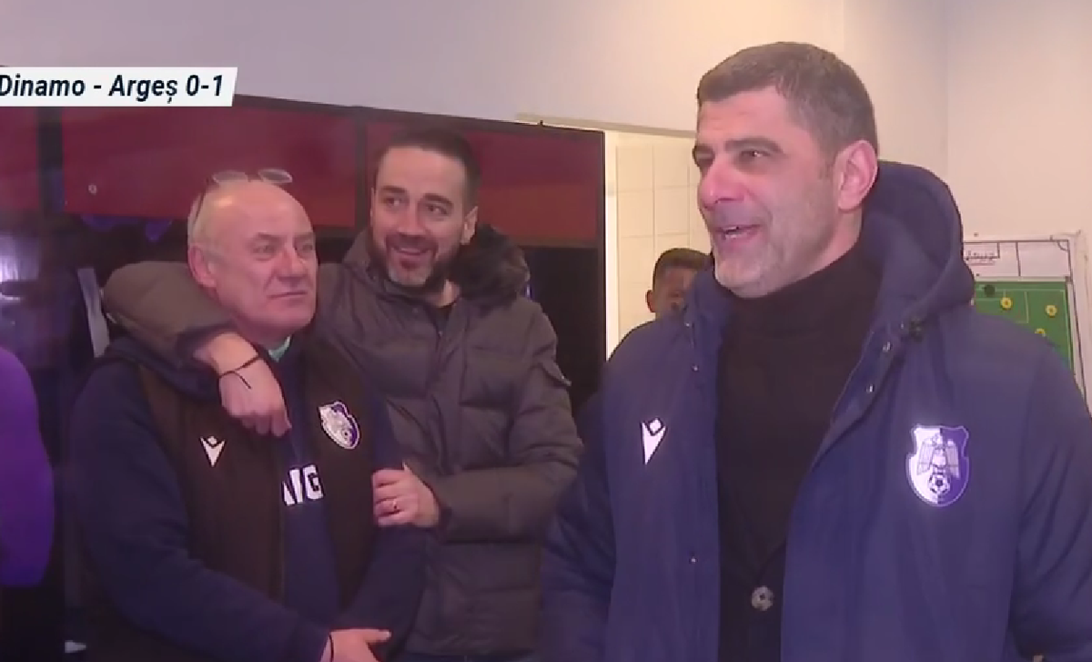 Imagini geniale în vestiar! » Dani Coman și Bogdan Andone au negociat prima în fața jucătorilor: „Atât vă dau!”