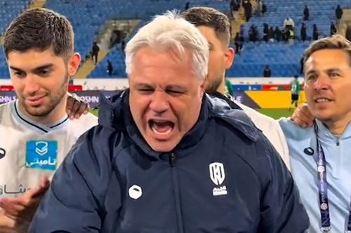 Marius Șumudică, discurs motivațional pe teren după a doua victorie obținută pe banca lui Al Okhdood
