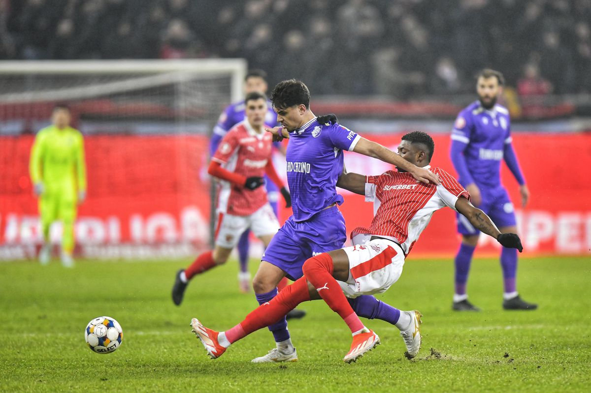 „Dacă Steaua nu mai e...” » Scene nemaivăzute pe Arenă: „câinii” s-au dezbrăcat și au început să cânte la înfrângere