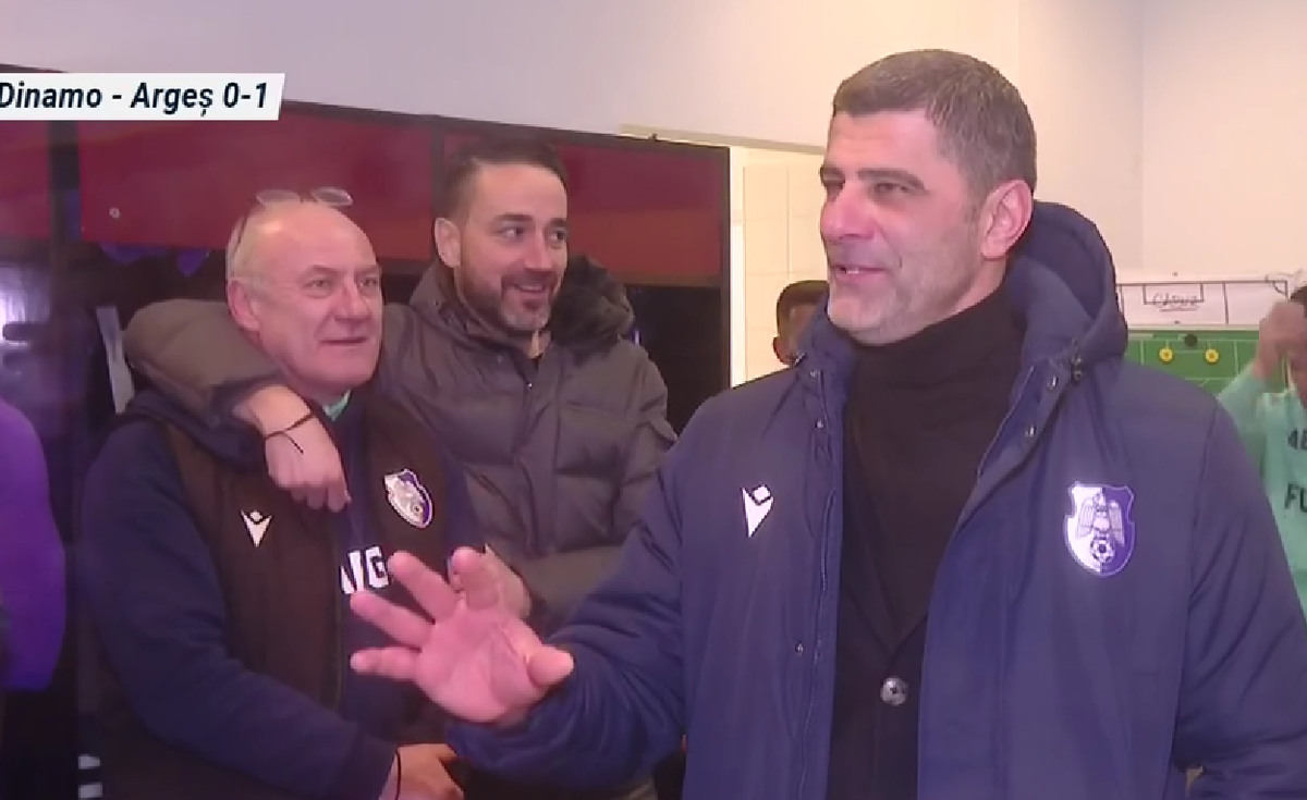 Imagini geniale în vestiar! » Dani Coman și Bogdan Andone au negociat prima în fața jucătorilor: „Atât vă dau!”