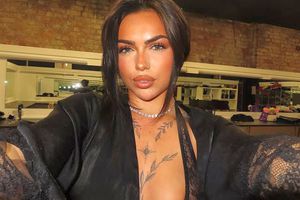 Internaționalul surprins alături de femeia care face furori pe platforma destinată adulților: „E cu 14 ani mai mică decât el”