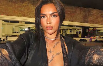 Internaționalul surprins alături de femeia care face furori pe platforma destinată adulților: „E cu 14 ani mai mică decât el”