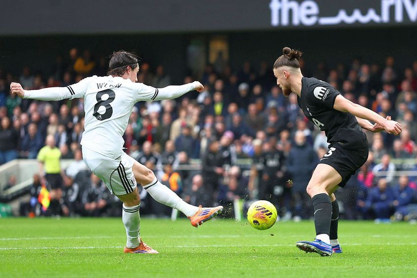 Radu Drăgușin, apărându-se aici la Harry Wilson în Fulham - Tottenham // foto: Imago Images
