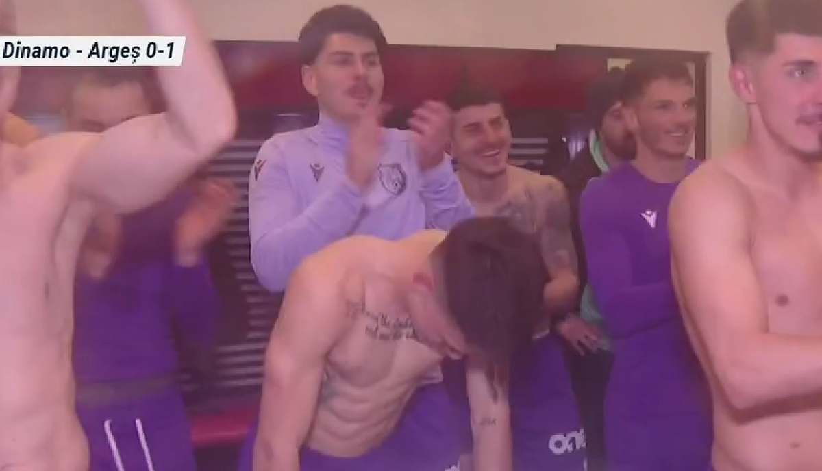 Imagini geniale în vestiar! » Dani Coman și Bogdan Andone au negociat prima în fața jucătorilor: „Atât vă dau!”