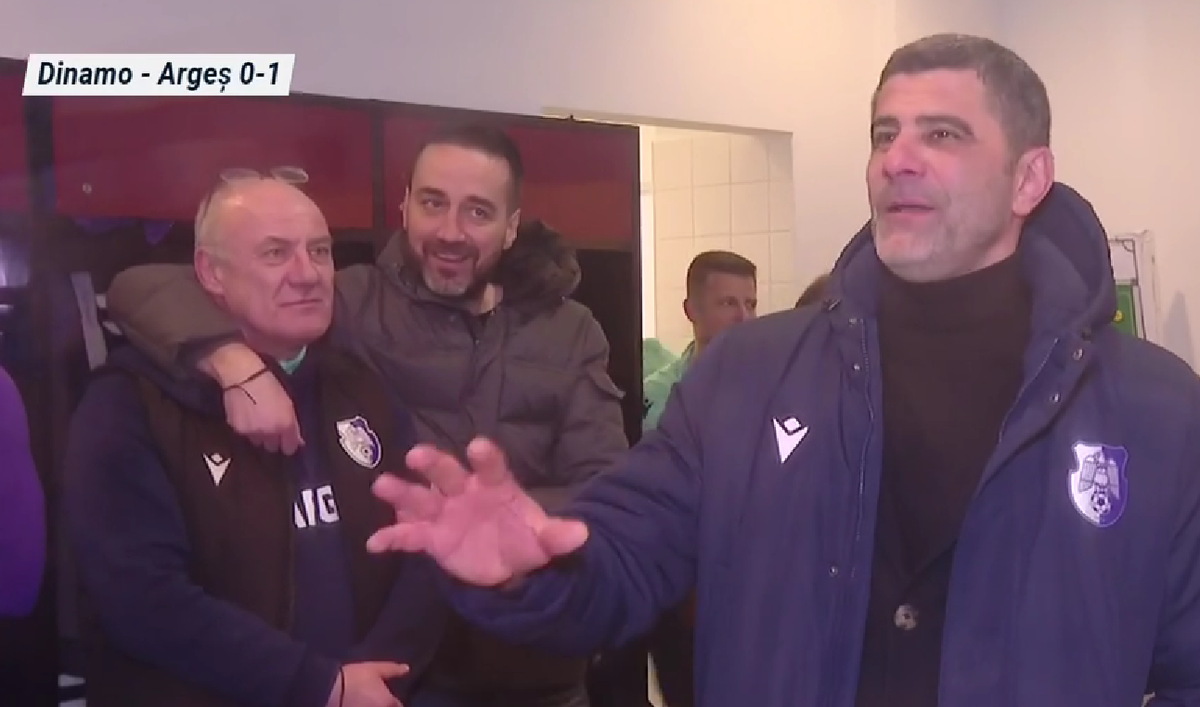 Imagini geniale în vestiar! » Dani Coman și Bogdan Andone au negociat prima în fața jucătorilor: „Atât vă dau!”