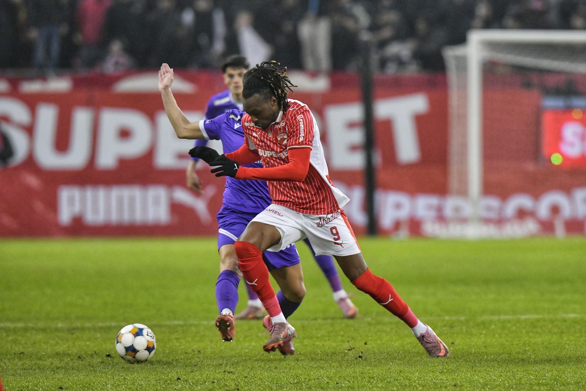 „Dacă Steaua nu mai e...” » Scene nemaivăzute pe Arenă: „câinii” s-au dezbrăcat și au început să cânte la înfrângere