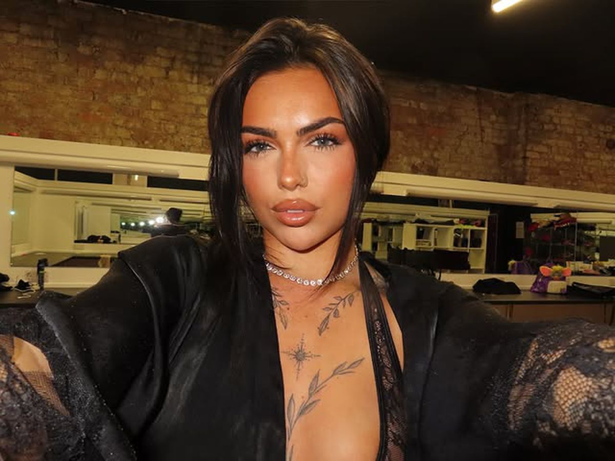 Internaționalul surprins alături de femeia care face furori pe platforma destinată adulților: „E cu 14 ani mai mică decât el”