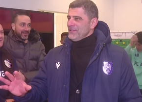 Imagini geniale în vestiar! » Dani Coman și Bogdan Andone au negociat prima în fața jucătorilor: „Atât vă dau!”