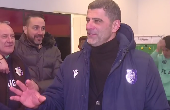 Imagini geniale în vestiar! » Dani Coman și Bogdan Andone au negociat prima în fața jucătorilor: „Atât vă dau!”