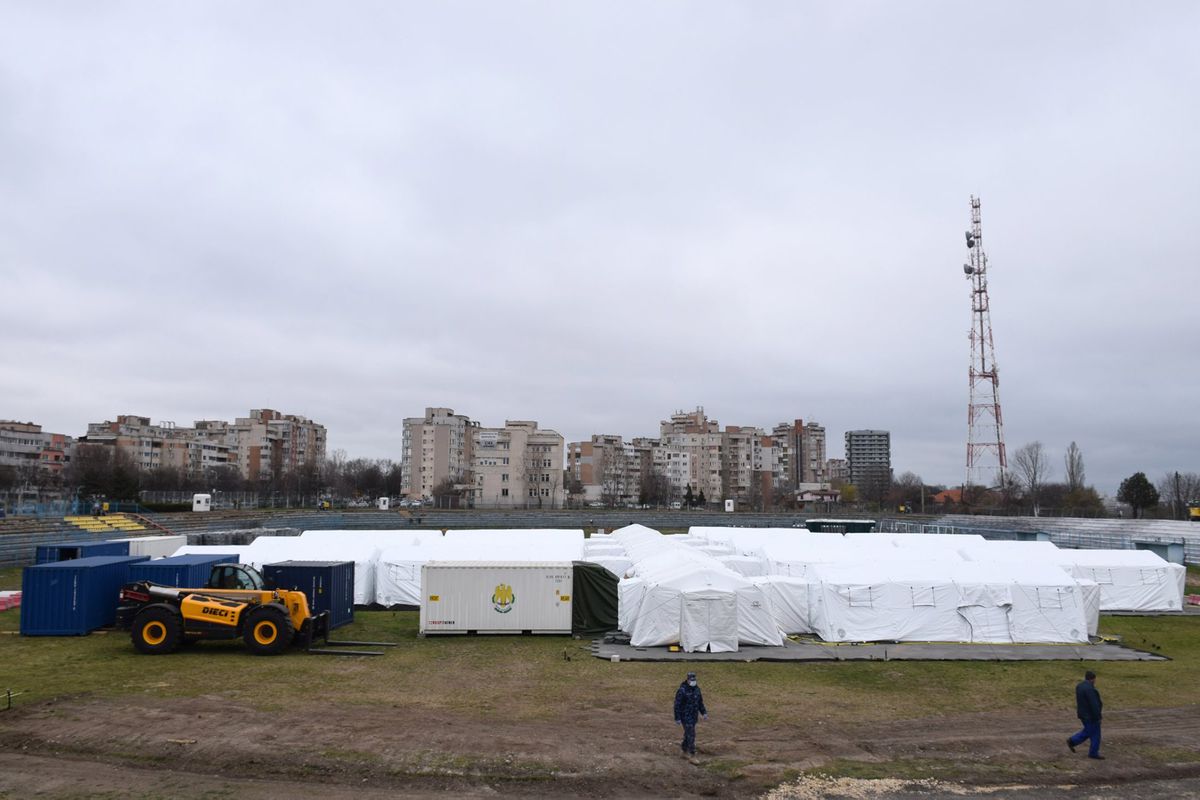 VIDEO Armata a intrat pe stadion la Constanța » Arena, transformată de urgență în spital modular pentru COVID-19