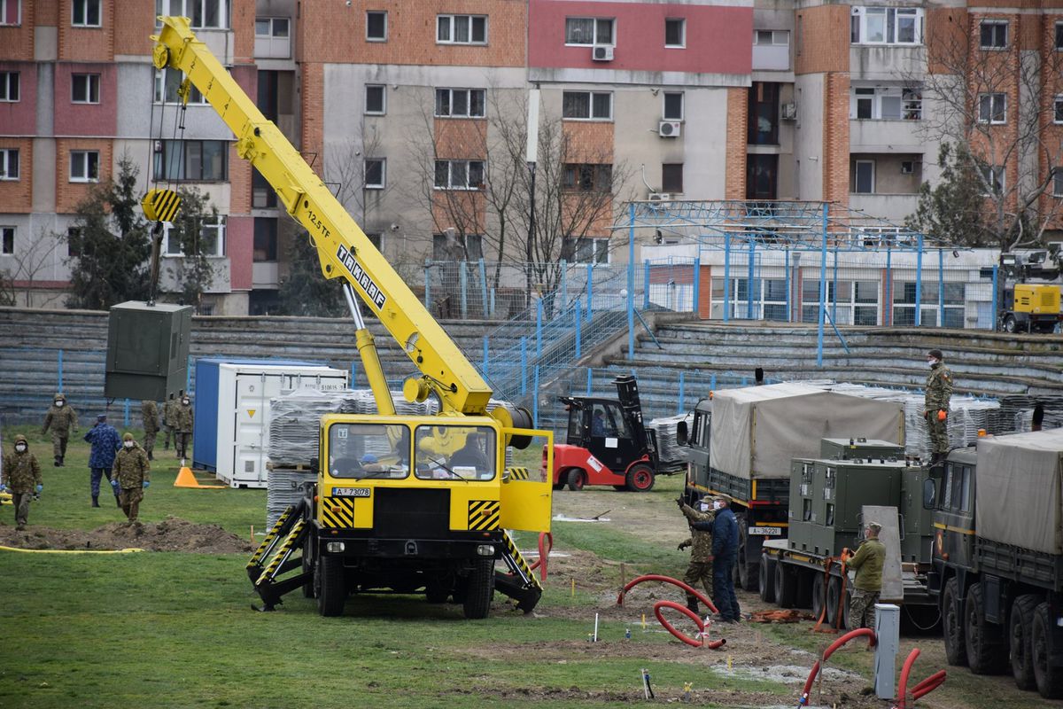 VIDEO Armata a intrat pe stadion la Constanța » Arena, transformată de urgență în spital modular pentru COVID-19
