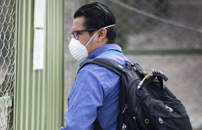 Blat în plină pandemie? „Oamenii ne amenință cu moartea. Ne-au transmis că speră să luăm COVID-19”