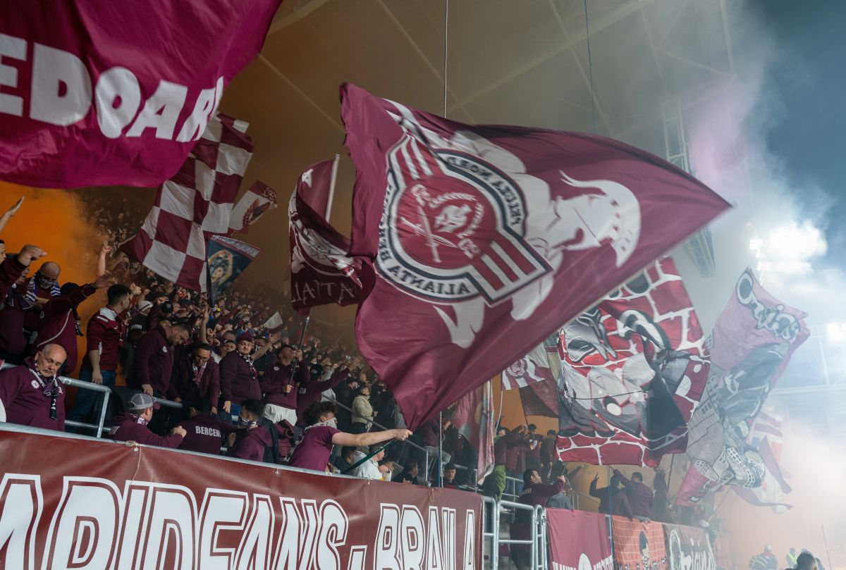 S-a „aprins” Giuleștiul! 15 imagini spectaculoase cu show-ul de lumină și culoare de la Rapid - Farul