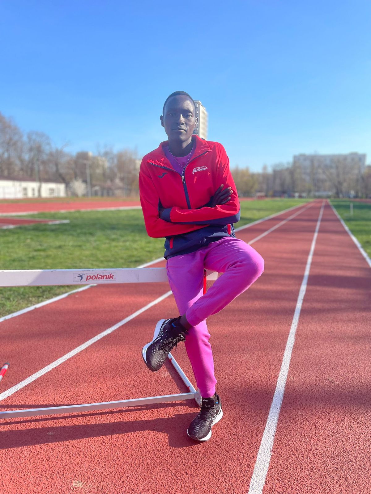 „Știți ce ador la voi?” » Senzaționala poveste a primei sportive din România calificate la Jocurile Olimpice, Melvine Delvine Meringor: „În Kenya, tribul meu încă mai poartă lupte”