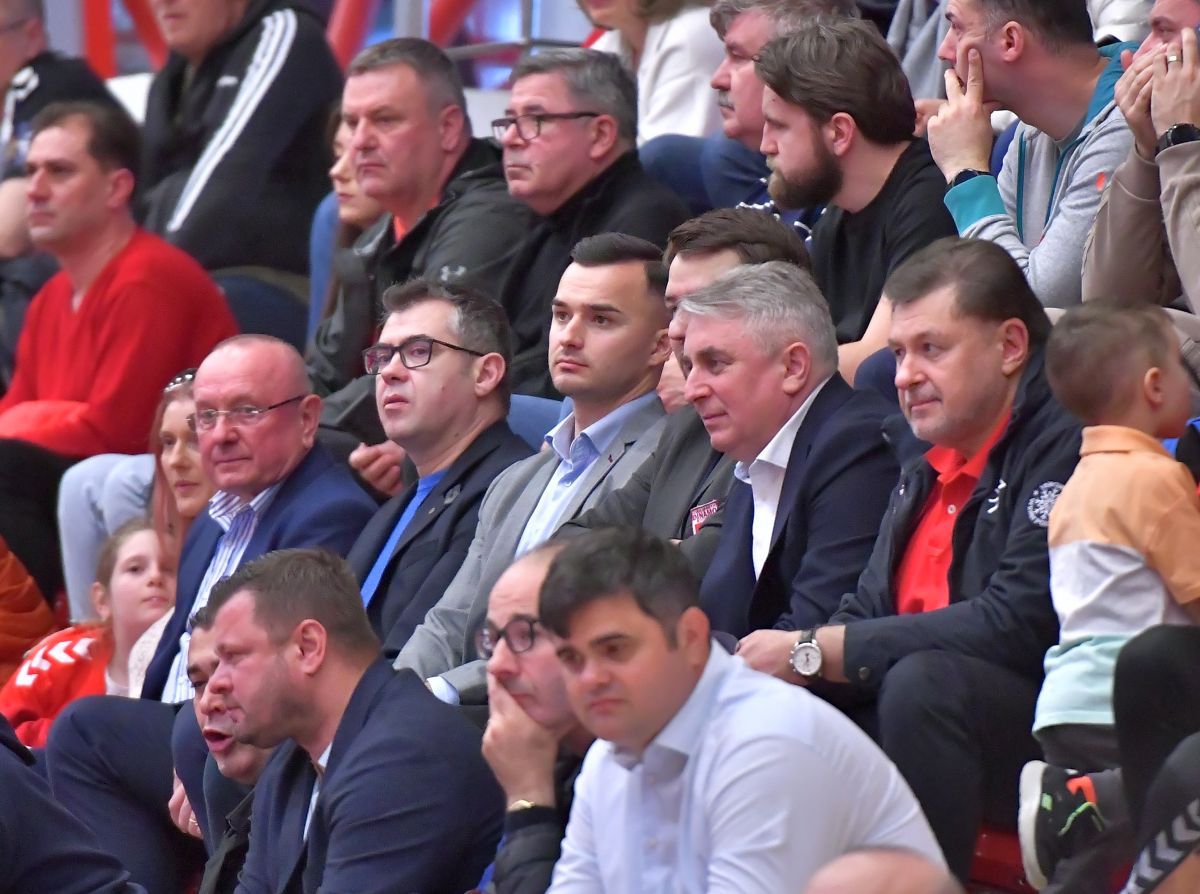 Dinamo e în sărbătoare! Imagini de la petrecerea de titlu a „dulăilor” + În tribune au apărut şi doi miniştri