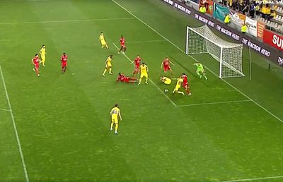 Un penalty controversat a decis Dinamo - Petrolul. Primul verdict al specialistului