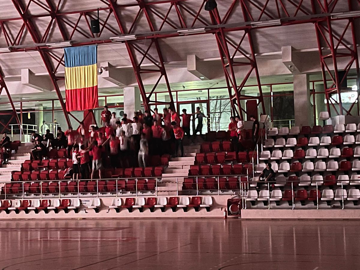 Reporterii GSP s-au aflat în Sala Polivalentă din „Ștefan cel Mare” și au surprins toate detaliile petrecute în timpul meciului Dinamo - Petrolul