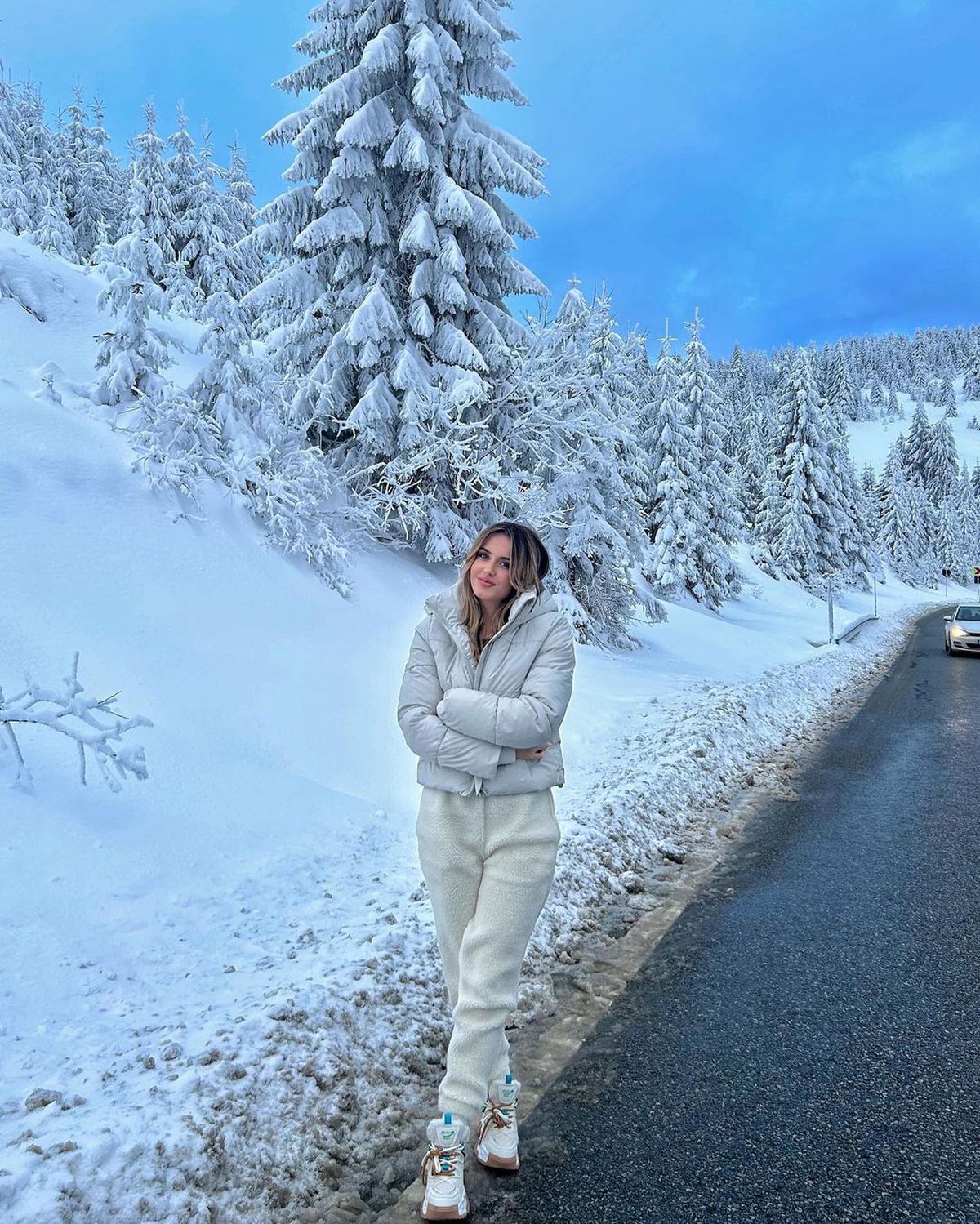 Campioană română, dezvăluiri despre umilințele trăite la Paris: „Dacă mergeam cu o geacă nouă la școală, fie mi-o tăiau cu foarfeca, fie mi-o ardeau”