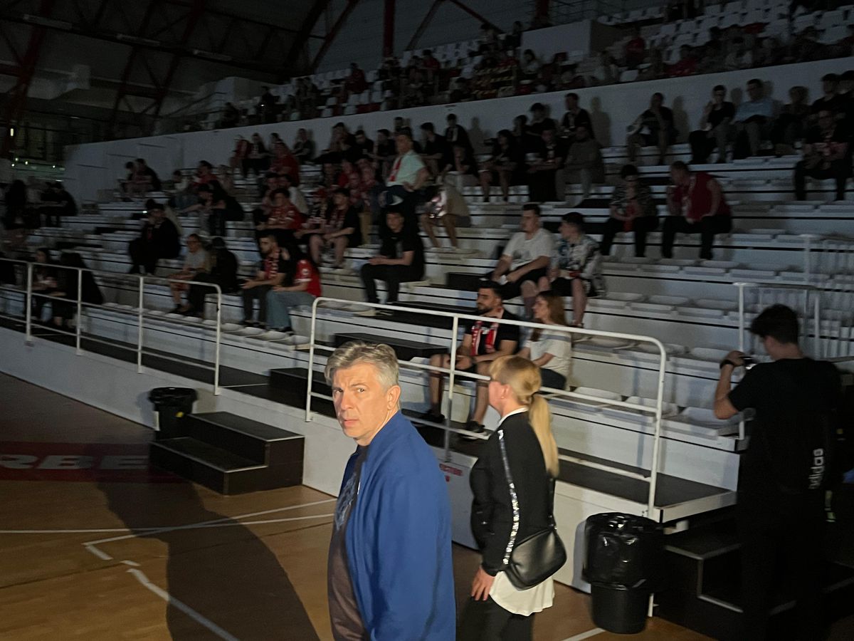 Reporterii GSP s-au aflat în Sala Polivalentă din „Ștefan cel Mare” și au surprins toate detaliile petrecute în timpul meciului Dinamo - Petrolul