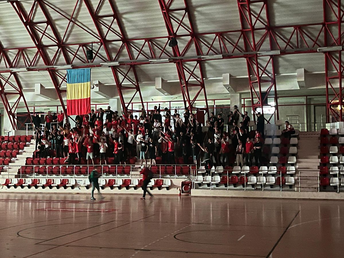 Reporterii GSP s-au aflat în Sala Polivalentă din „Ștefan cel Mare” și au surprins toate detaliile petrecute în timpul meciului Dinamo - Petrolul